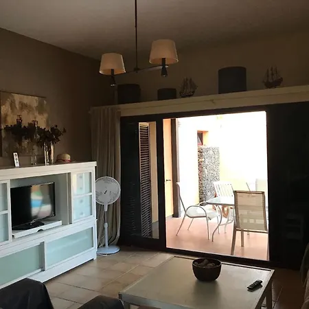 Mit Ueberdachter Terrasse Und Pool Corralejo