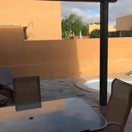Mit Ueberdachter Terrasse Und Pool Holiday home *