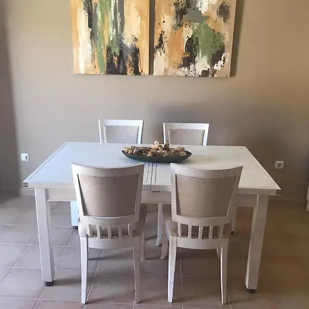 Mit Ueberdachter Terrasse Und Pool Holiday home *